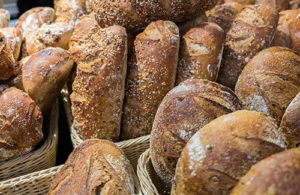 fresh-bread-at-the-la-grange-illinois-farmers-market